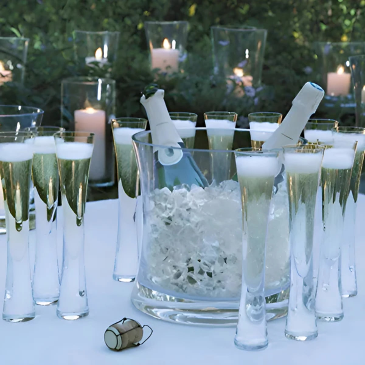 Modernes schmales Champagnerflöten-Set mit 4 – bleifreie, stielose Champagnergläser aus Kristall