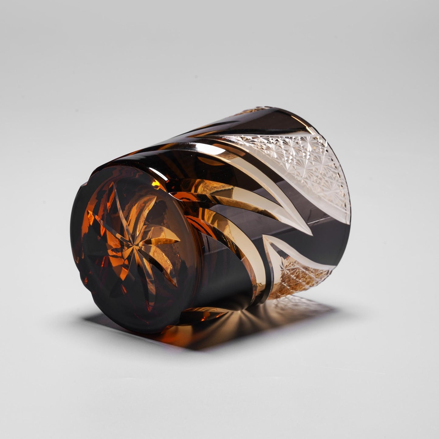 Handgeschliffenes Edo Kiriko Whiskeyglas Schwarze Flamme