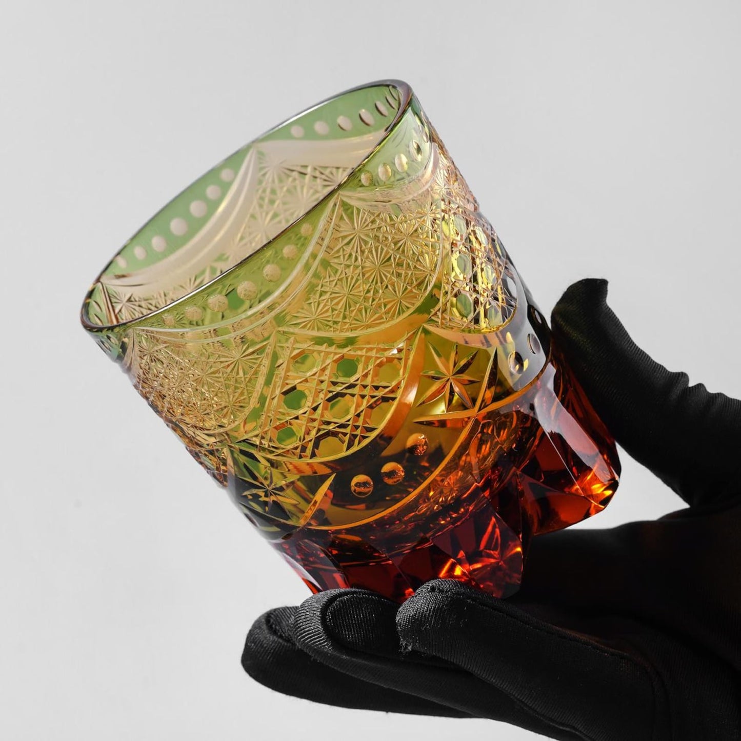 Vintage Edo Kiriko Einzigartiges Whiskyglas, handgeschliffener Becher aus ambergrünem Kristall