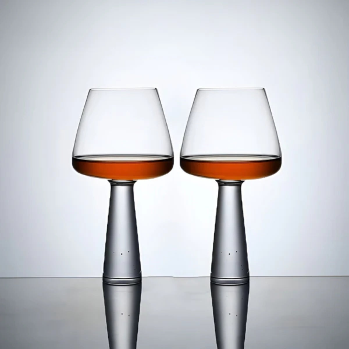 2er Set moderne Weingläser aus Kristallglas – Einzigartiges, sich verjüngendes Design für Rotwein