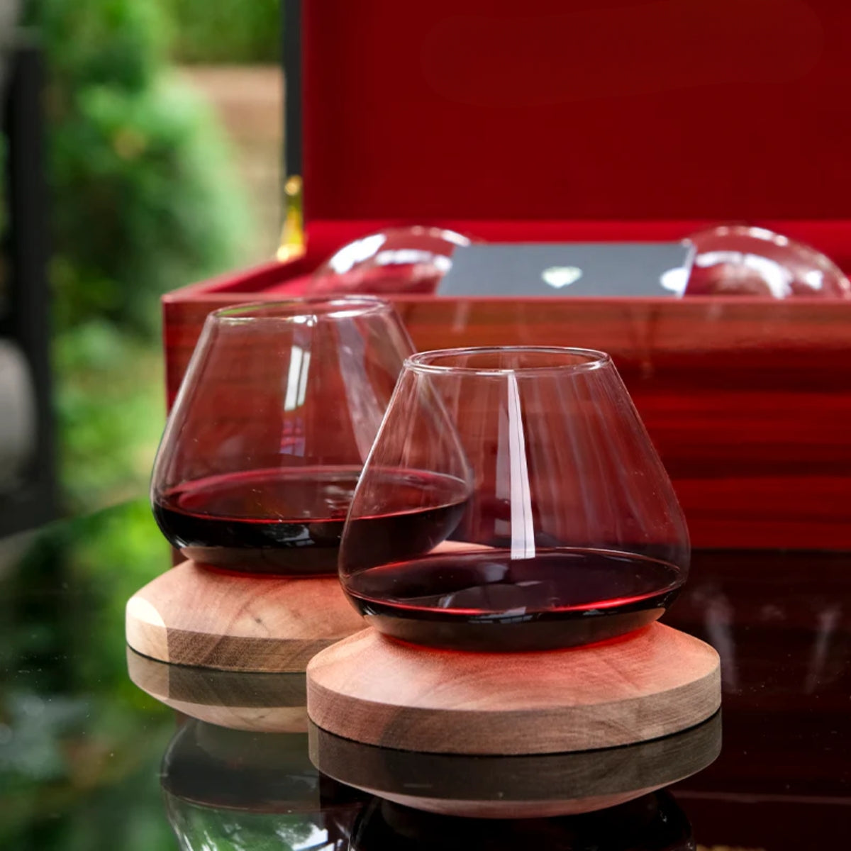 Weinglas-Geschenkset – 2 Schaukelgläser in luxuriöser Holzbox