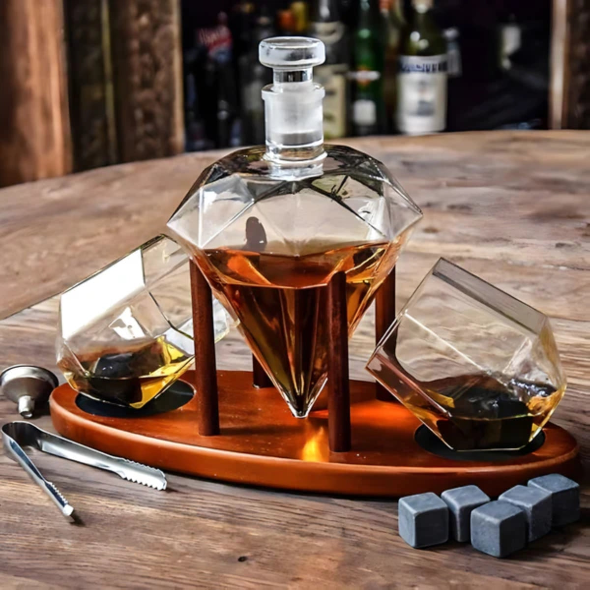 Diamantförmiges Whisky-Dekanter-Set mit 2 Gläsern und Holzständer