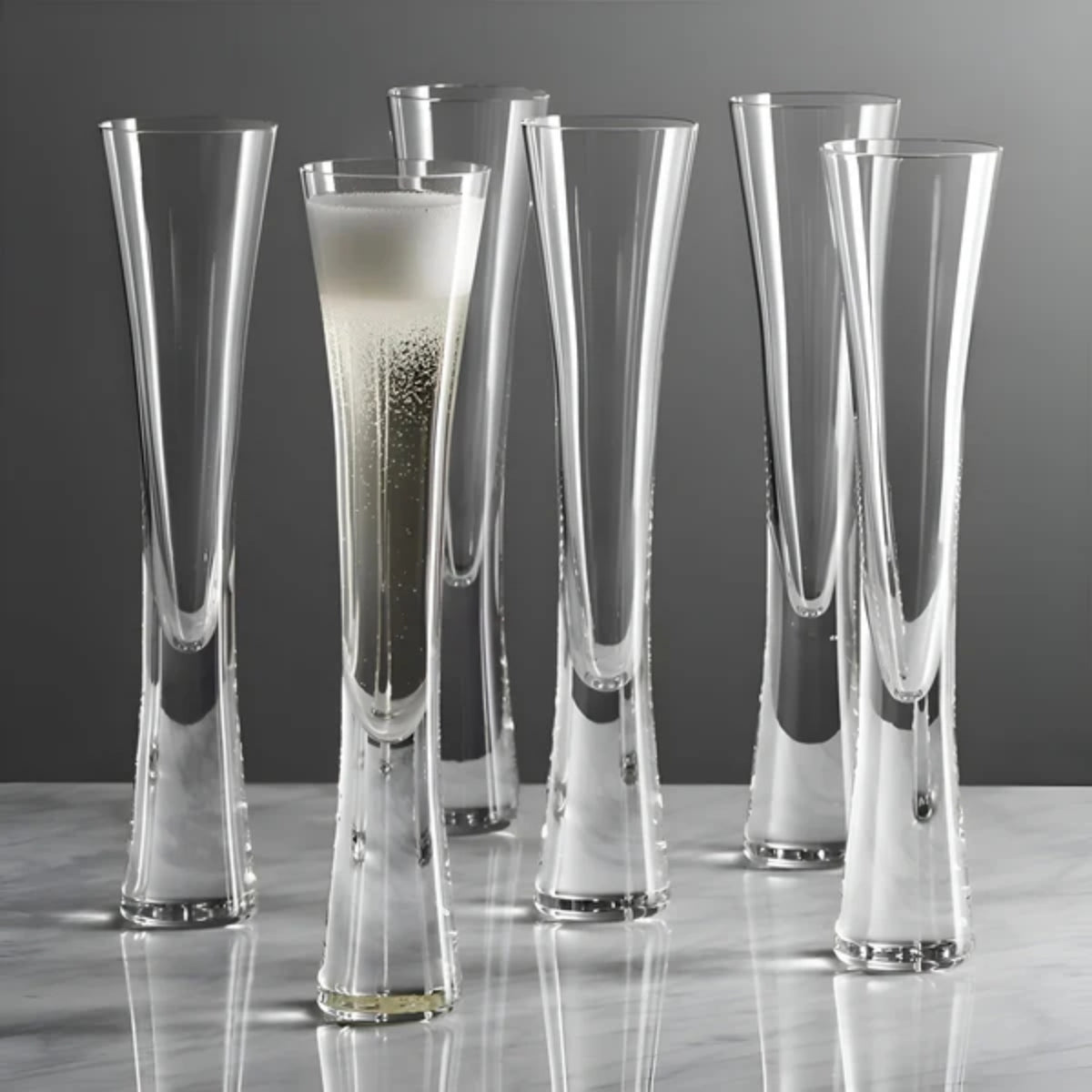 Modernes schmales Champagnerflöten-Set mit 4 – bleifreie, stielose Champagnergläser aus Kristall