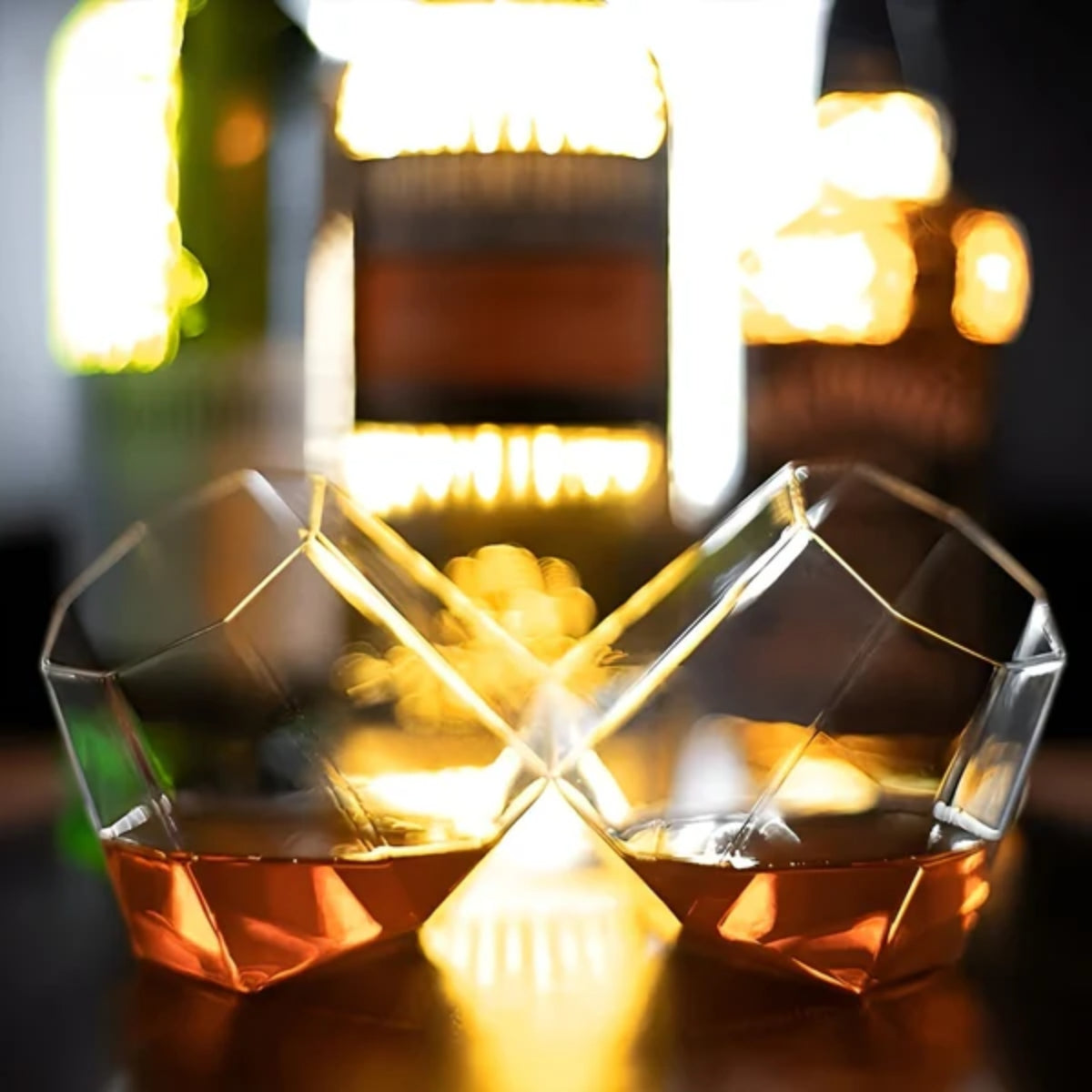 Modernes Whiskeyglas-Set mit geneigtem Boden, 4-teilig