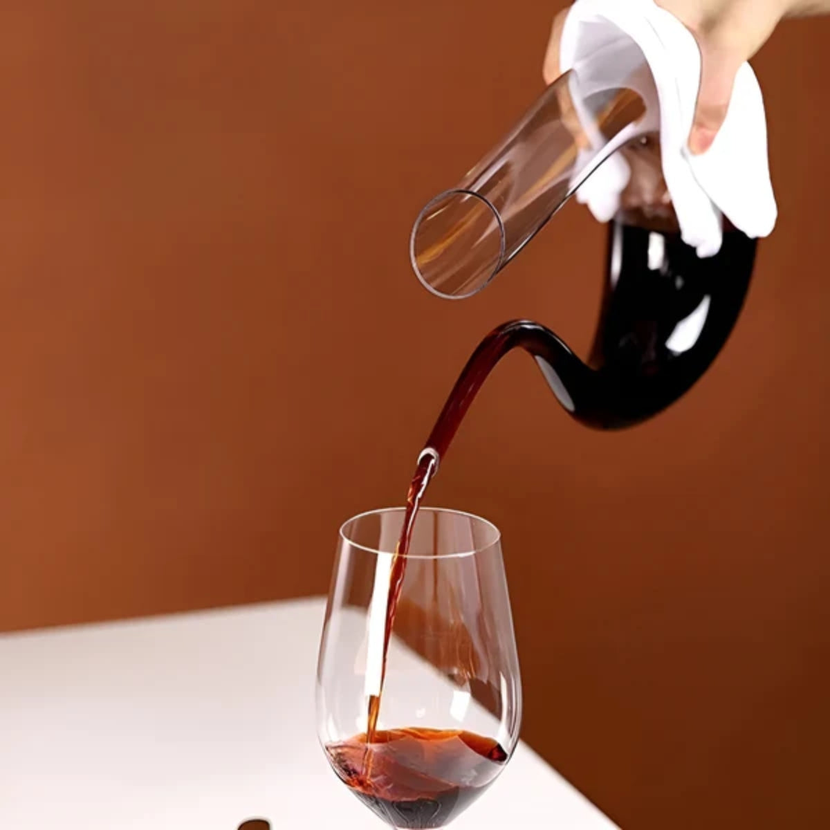1500 ml mundgeblasener Weindekanter mit Belüfter, bleifreie Kristallkaraffe mit Schwanenhals für Rotwein