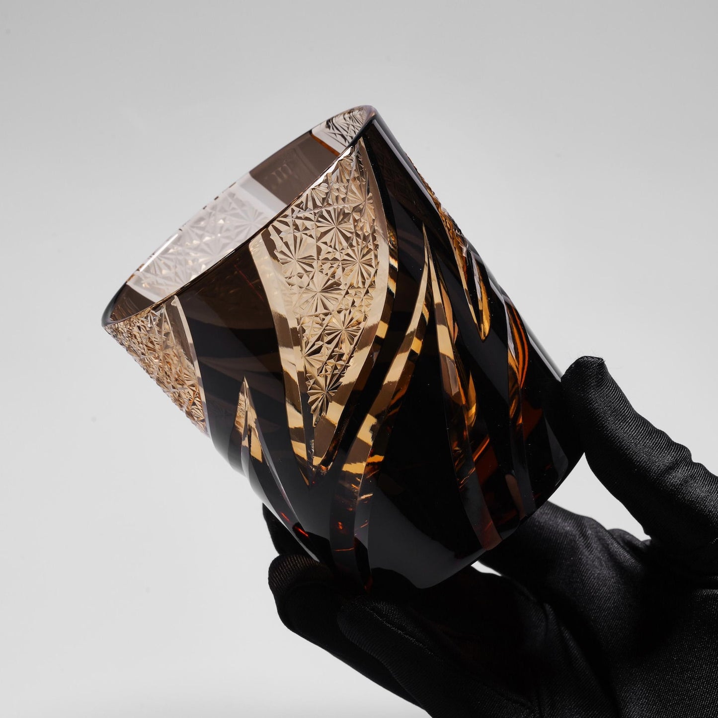 Handgeschliffenes Edo Kiriko Whiskeyglas Schwarze Flamme