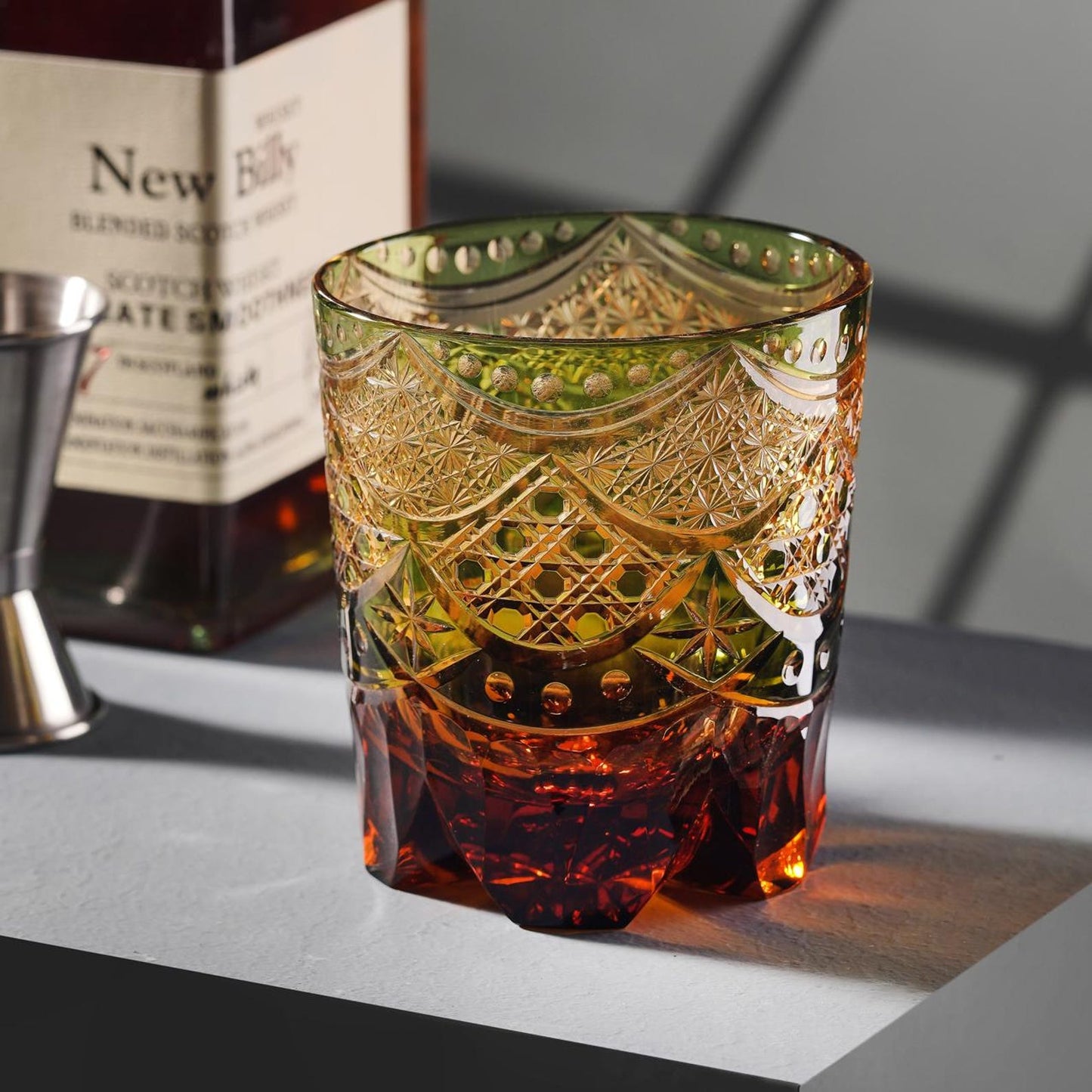 Vintage Edo Kiriko Einzigartiges Whiskyglas, handgeschliffener Becher aus ambergrünem Kristall