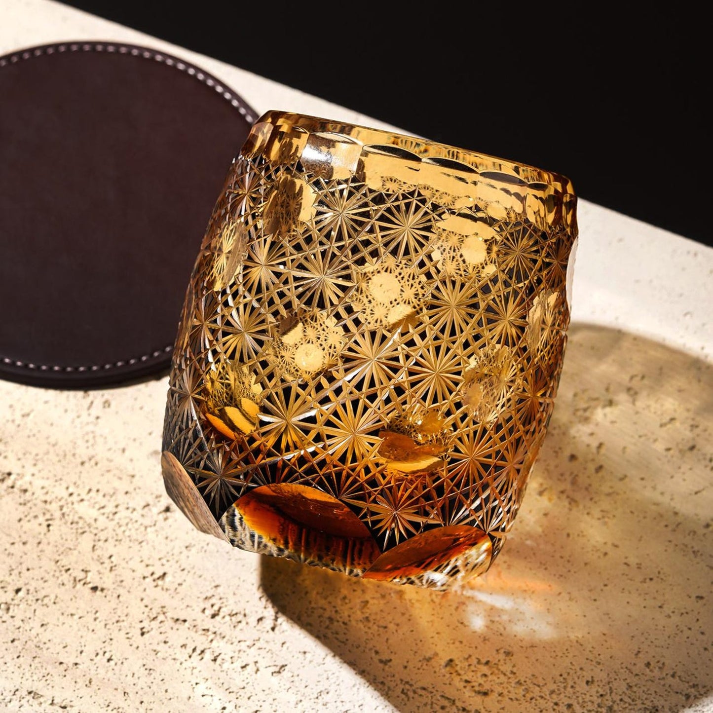 Handgeschnitztes Kiriko Gänseblümchen Whiskeyglas Luxus Bernstein Kristall Tumbler