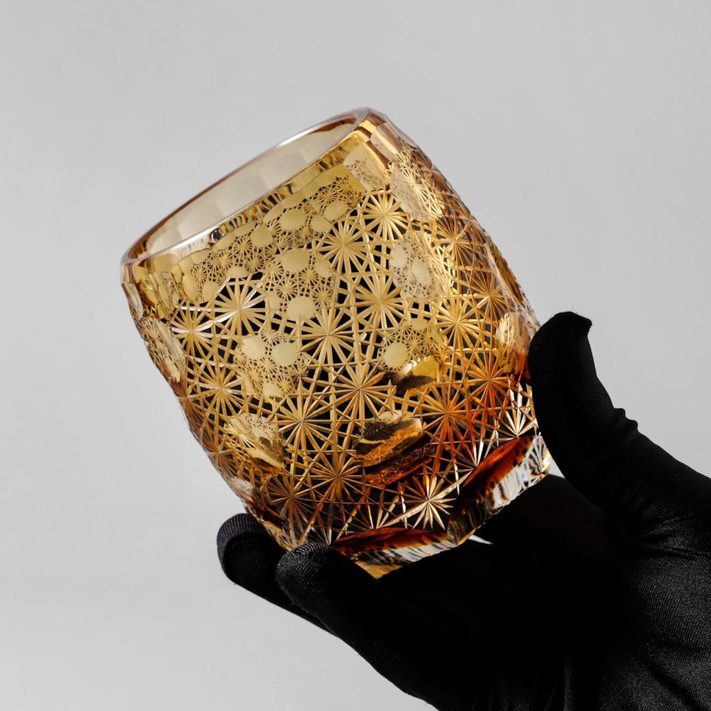 Handgeschnitztes Kiriko Gänseblümchen Whiskeyglas Luxus Bernstein Kristall Tumbler