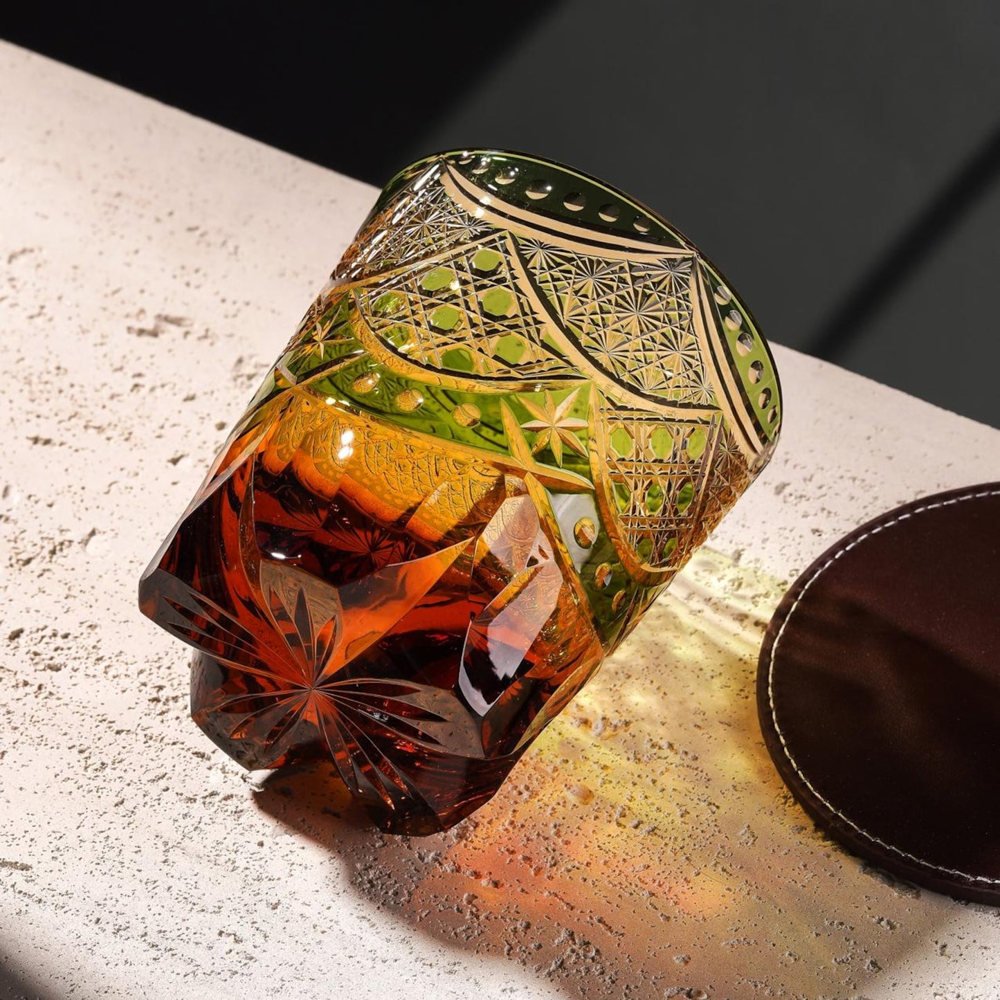 Vintage Edo Kiriko Einzigartiges Whiskyglas, handgeschliffener Becher aus ambergrünem Kristall