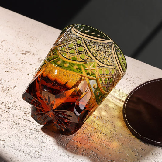 Vintage Edo Kiriko Einzigartiges Whiskyglas, handgeschliffener Becher aus ambergrünem Kristall