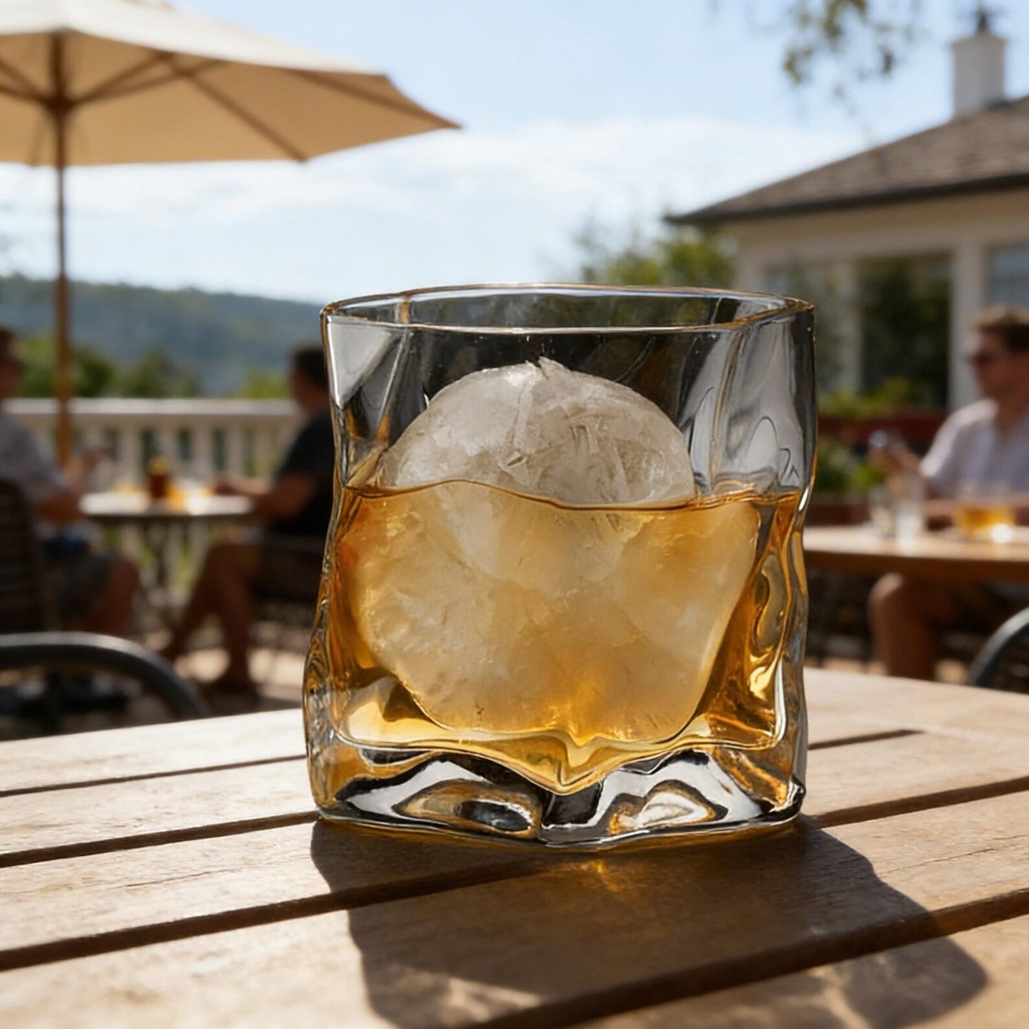 Verdrehtes Whiskeyglas, Großes Eisball-Glas, Modernes geometrisches Glasgeschirr